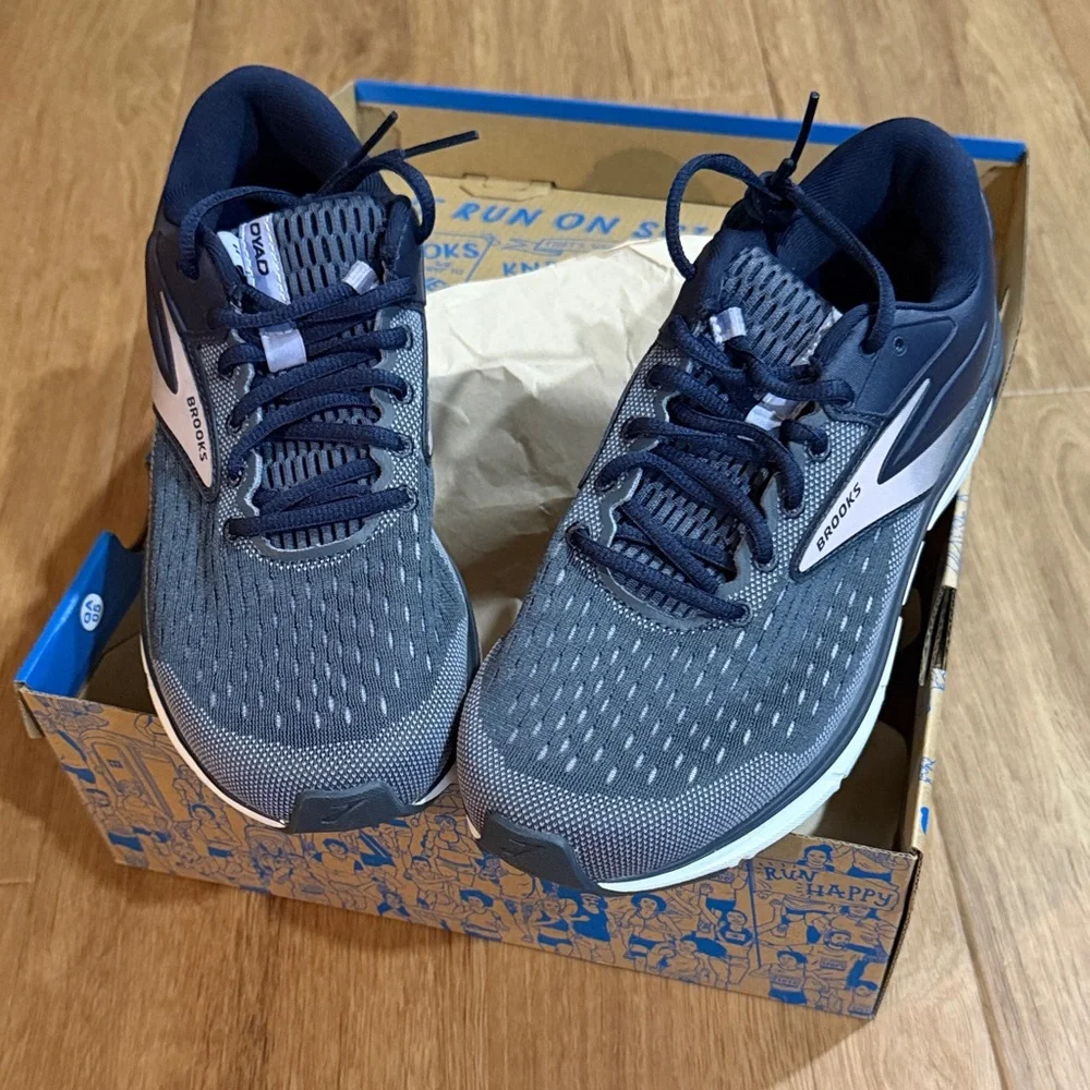 Brooks Women's 9.5 WIDE Gray and Navy Running Shoes - Picture 1 of 15